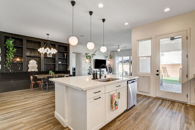 Building Photo - BEAUTIFUL 3 BED 2 BATH IN GATED MOUNTAINS ...