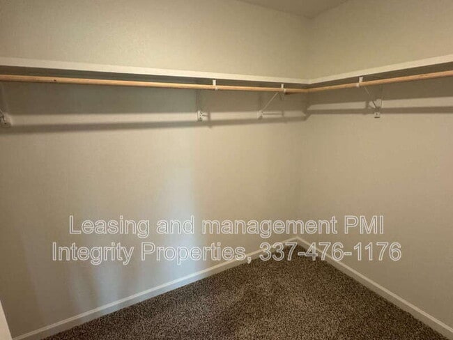 Building Photo - 226 Sidney Oaks Dr