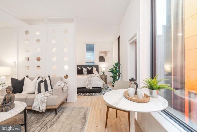 Building Photo - 1131-39 N Front St