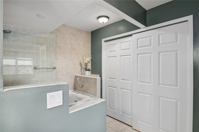 Building Photo - 401 Golden Isles Dr