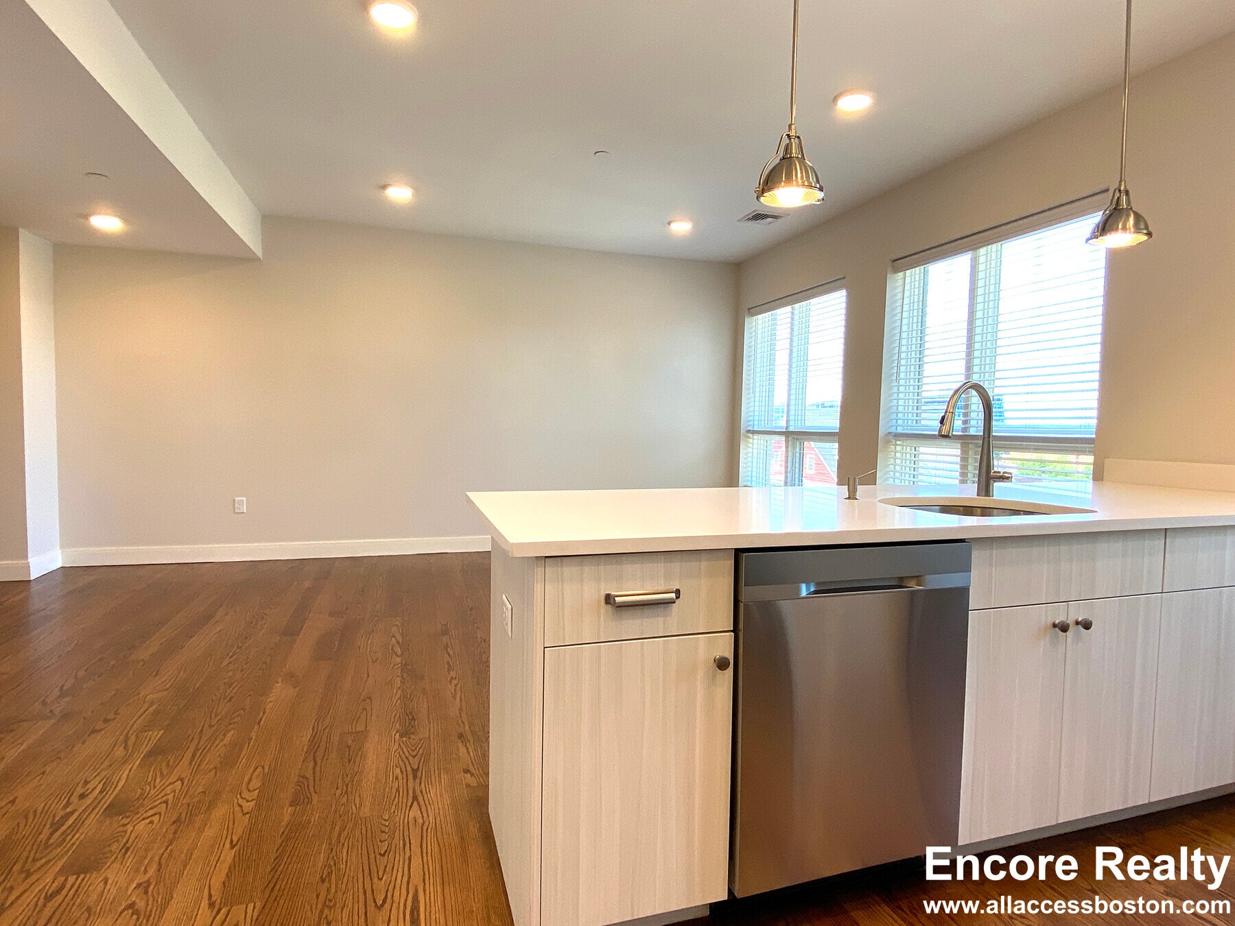 Building Photo - 11 Everett St
