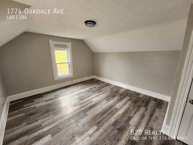 Building Photo - 1774 Oakdale Ave