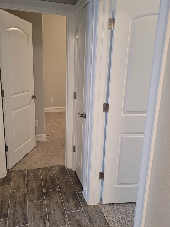 Building Photo - 105 Riverhill Dr