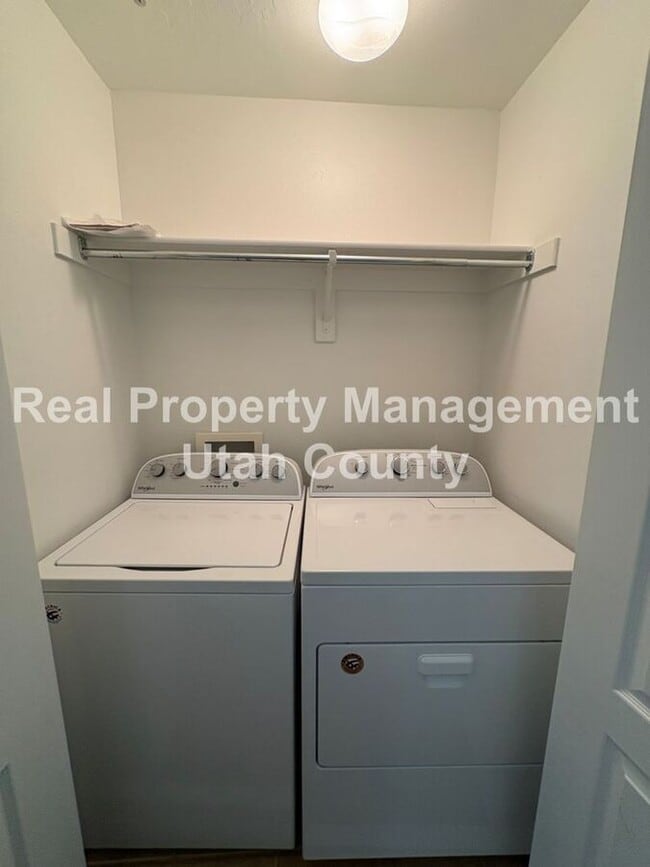 Building Photo - 581 S 2220 W