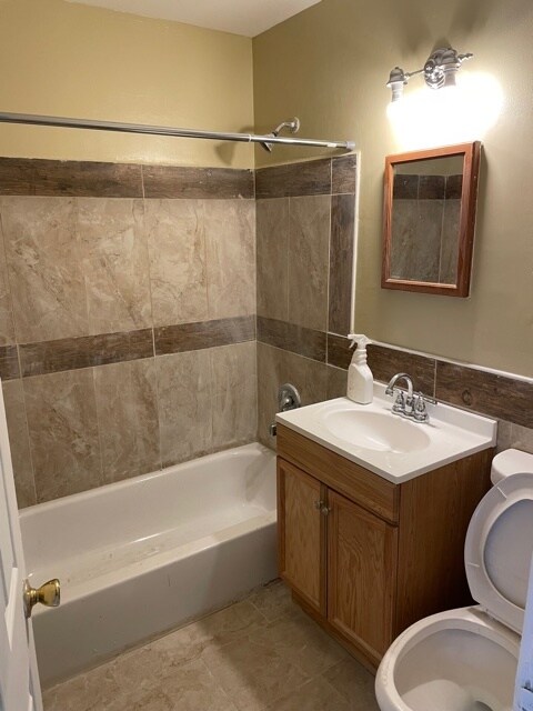 BATH ROOM - 226 W Division St