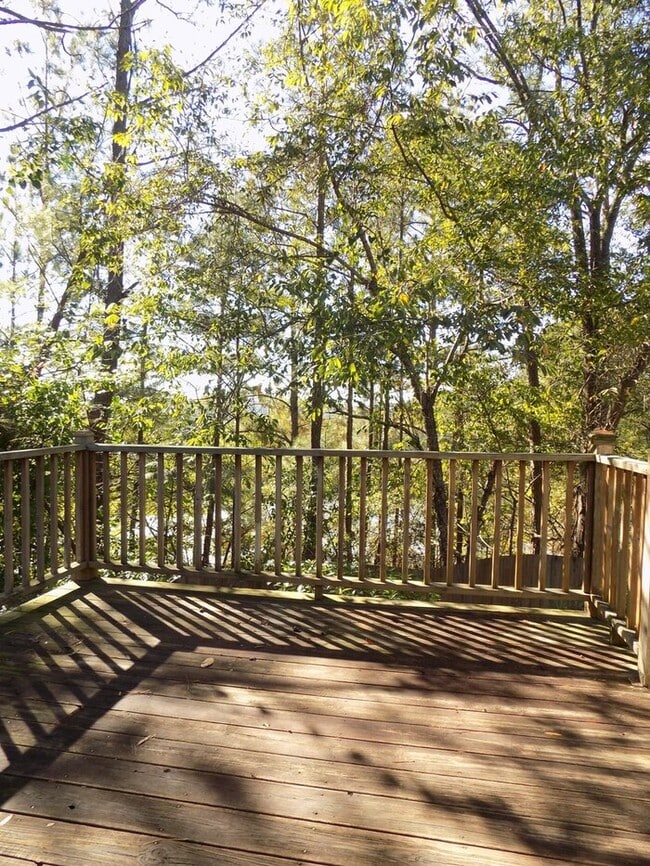 Building Photo - Earlewood-Offering Self Guided Tour with R...