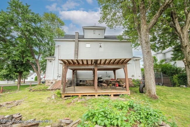 Building Photo - 947 William St