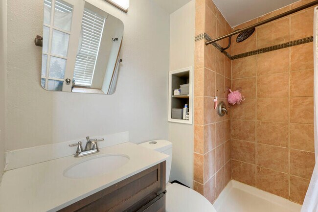Building Photo - 4540 Bramble Ln