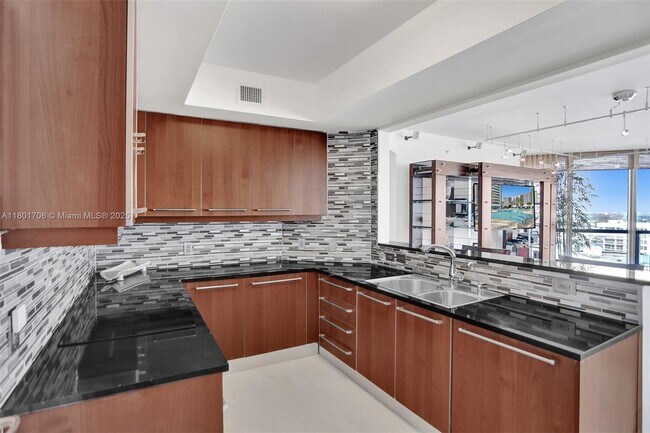Building Photo - 3101 S Ocean Dr