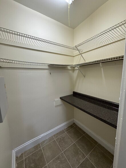 Building Photo - 5 Barrows St