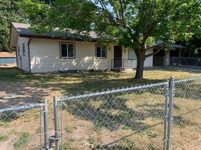 Building Photo - 126 Saranac Dr