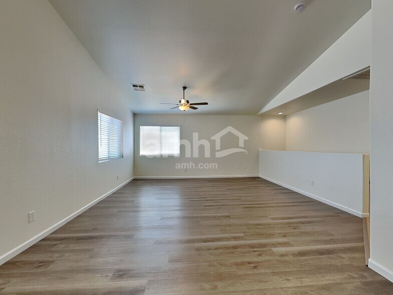 Building Photo - 43940 W Magnolia Rd