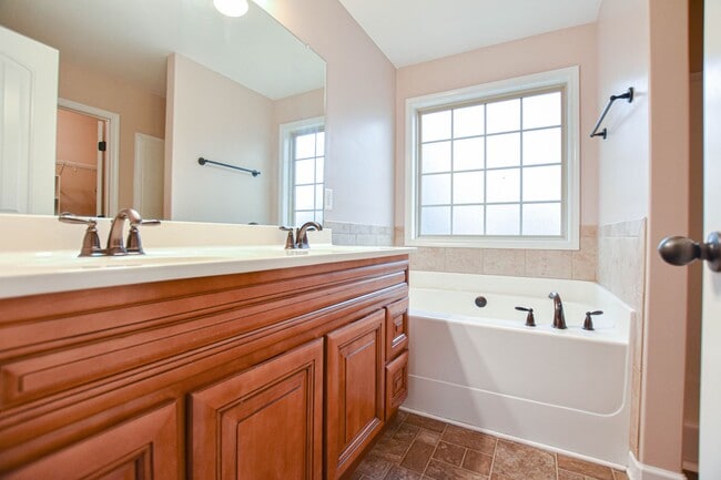Building Photo - Pet Friendly Three Bedroom!
