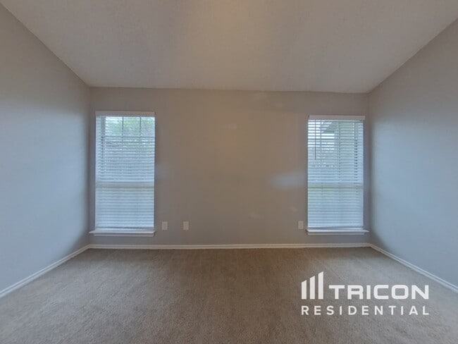 Building Photo - 160 Westwood Dr
