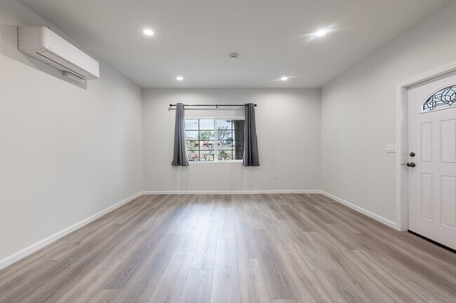 Building Photo - 10136 Forbes Ave