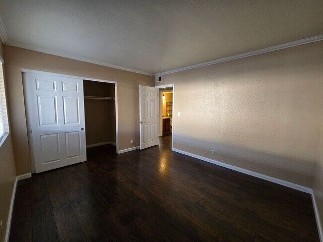 Building Photo - Beautiful 2-Bedroom First-Floor Condo in a Guard-Gated Community