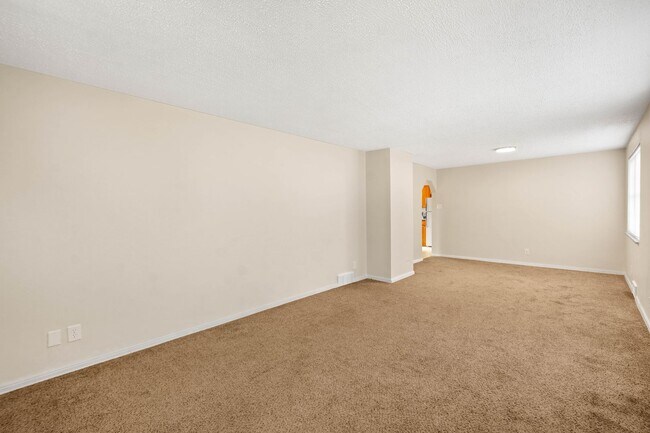 Building Photo - AVAILABLE FOR AUGUST 7TH!! Don't miss this FANTASTIC 1-bedroom in Penn Hills!