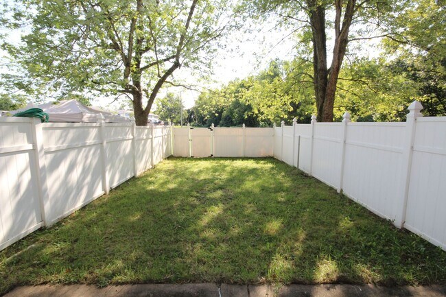 Building Photo - 1473 Charlestown Dr