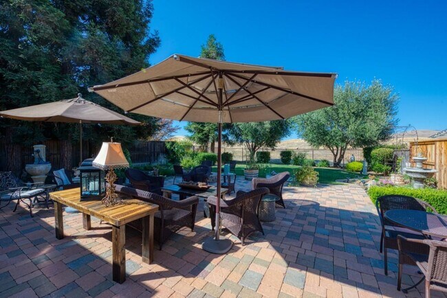 Building Photo - Amazing Large 3 Bedroom 2 Bathroom Home for Lease in Patterson