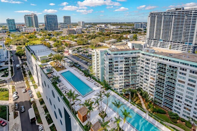 Building Photo - 3131 NE 7th Ave