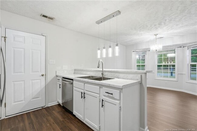 Building Photo - 419 Northwoods Dr