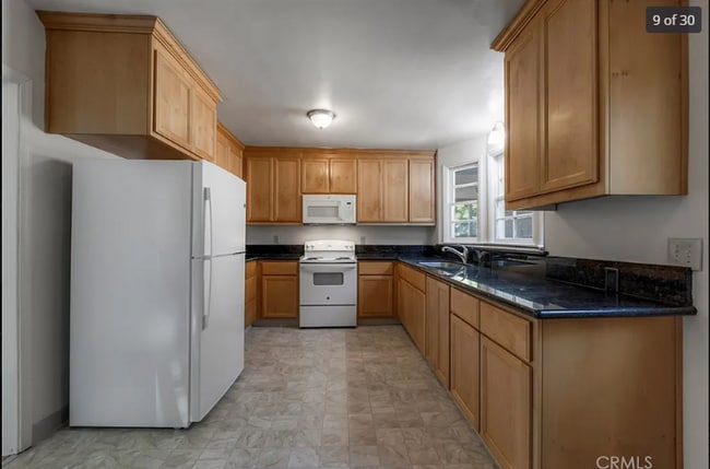 Building Photo - 1010 Warner St