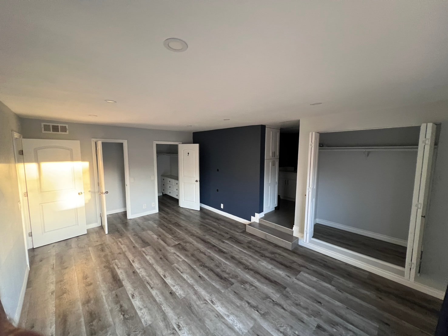 Building Photo - 7515 Winnetka Ave