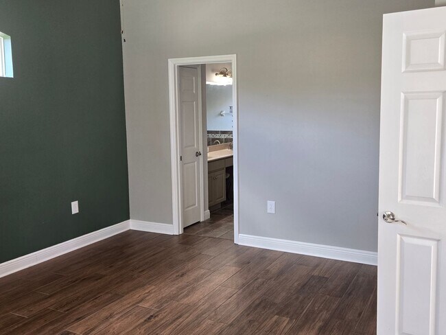 Building Photo - Freshly Painted 4BR/2BA Pool Home with Screened Pool & Spa – Move-In Ready!