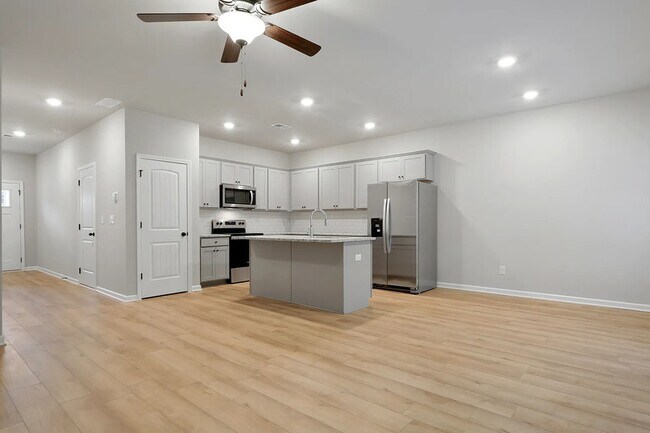 Building Photo - 305 Skipjack Ct