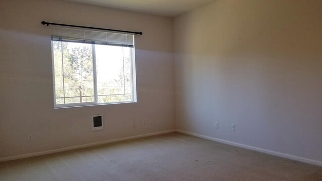 Building Photo - 15720 Manor Way