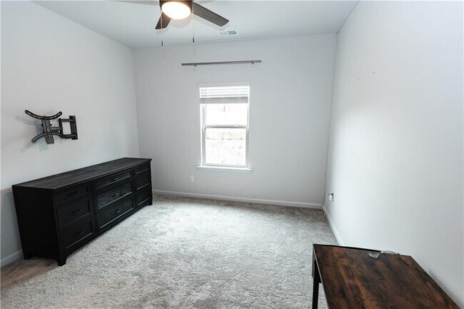 Building Photo - 144 Madison Bend