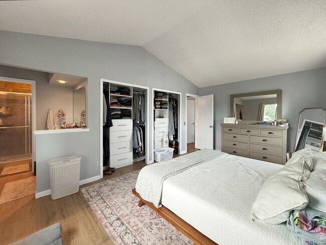 Building Photo - $0 DEPOSIT OPTION. SPACIOUS 4-BEDROOM CENT...