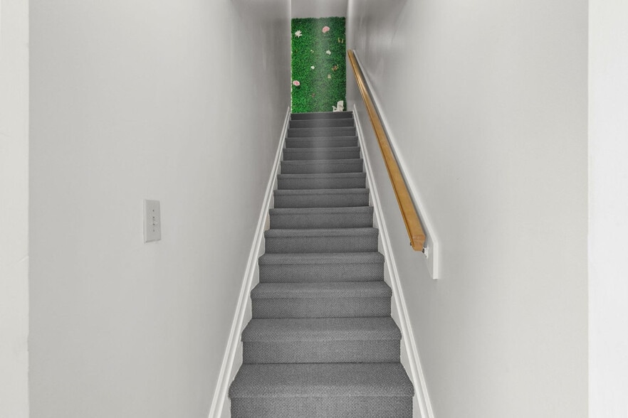 Building Photo - 1920 Bent Grass Dr