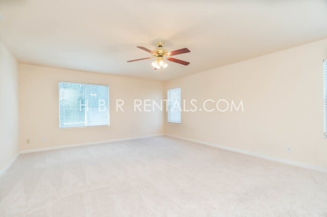 Building Photo - Charming 4 Bed, 2.5 Bath Home in Manteca, ...