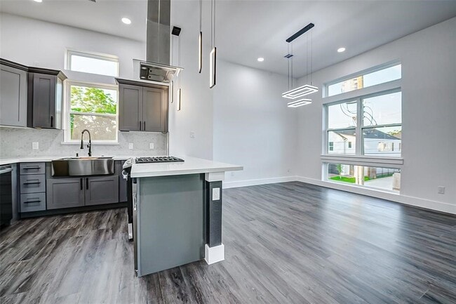 Building Photo - 1913 Hoskins Dr