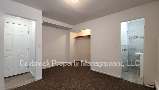 Building Photo - 1201-11 1/2 11 1/2 St N