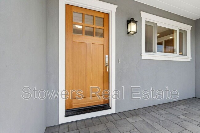Building Photo - 1099 Larch Ave