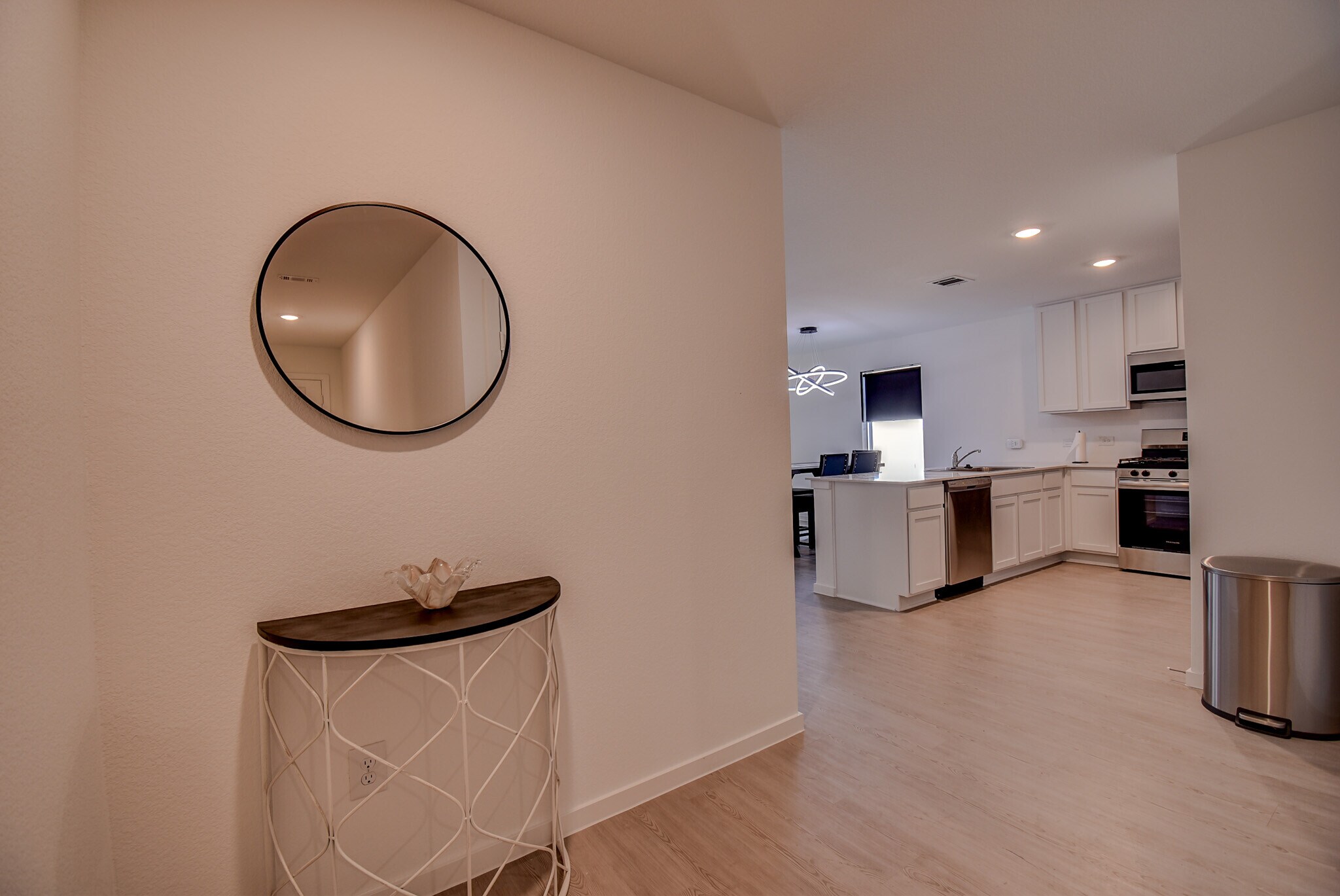 Building Photo - 410 Emma St