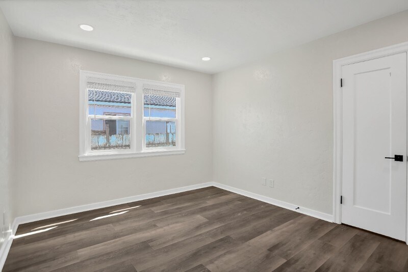 Building Photo - 265 Cherry Dr