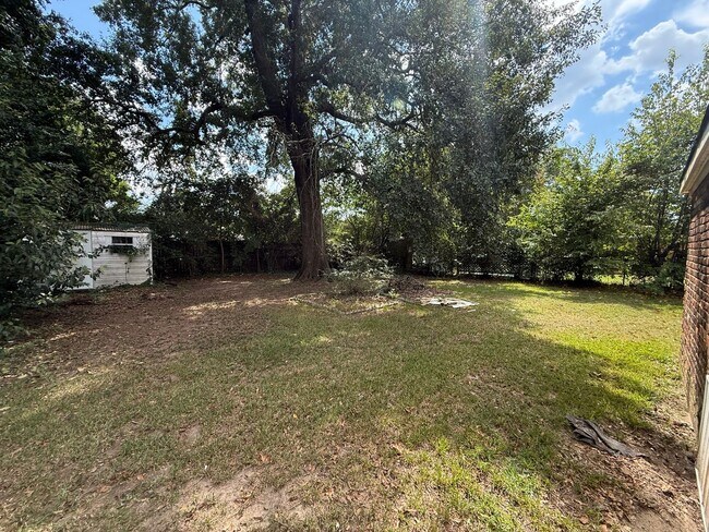 Building Photo - 3314 Bedford Ln