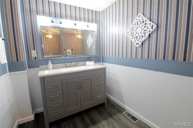 Building Photo - 413 N Center St