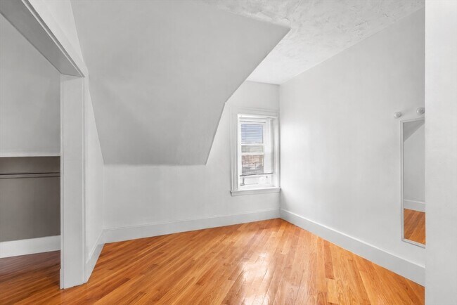 Building Photo - 50 Hereford St