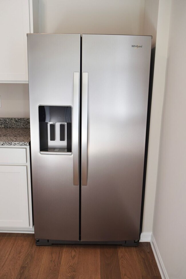 Building Photo - Stunning NEW Townhouse in Heritage Trace!