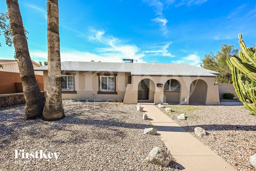 Primary Photo - 15250 N 32nd Dr