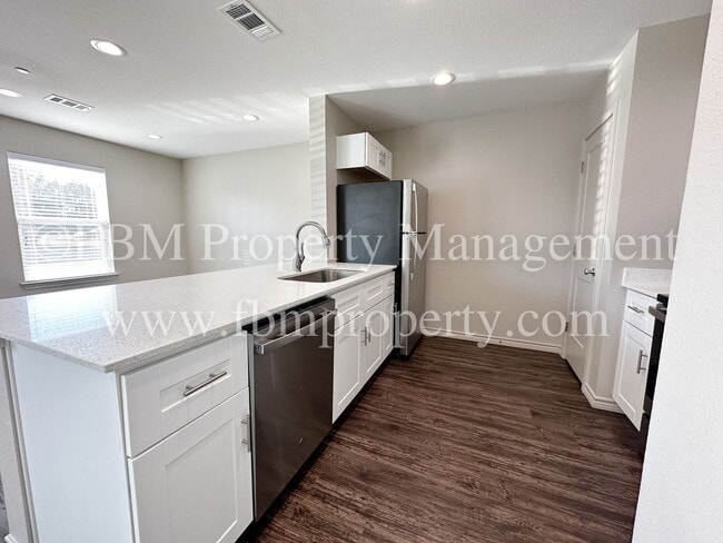 Building Photo - Hidden Creek Townhomes, Unit 311 Gorgeous 2 Bedroom, 2 Bathroom Townhome Home in Ennis, TX!