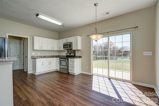 Building Photo - 2034 Wexford Way