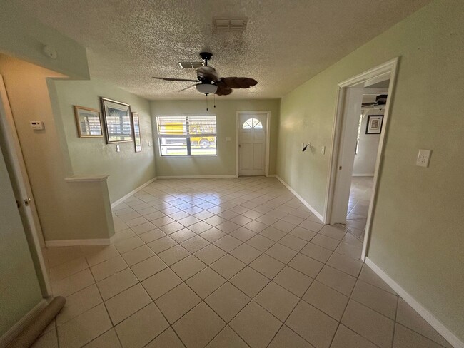 Building Photo - DIRECT GULF ACCESS 2/2 FOR RENT