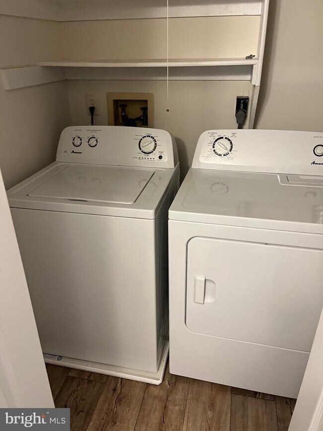 Building Photo - 104 Fort Evans Rd SE