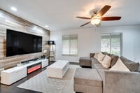 Building Photo - 8644 Sandberry Blvd