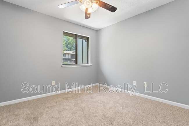 Building Photo - 4249 Lake Ridge Dr